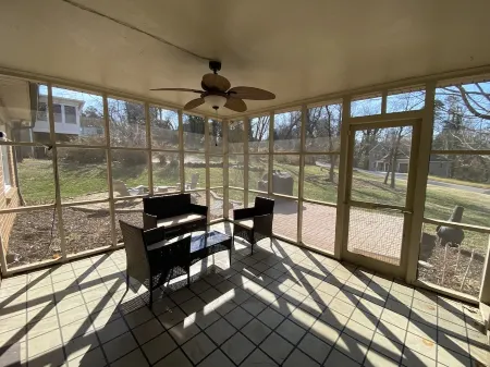 Cozy Ranch by Lake Hickory w/Patio & great Fire Pit