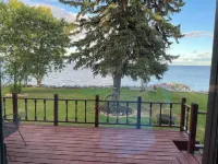 Family vacation or a crafting weekend in this quiet family home with lake views.