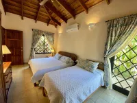 Beautiful Villa, Private Pool, Amazing Gardens! Walkable 5 Bedrooms Hotel di Puerto Carrillo