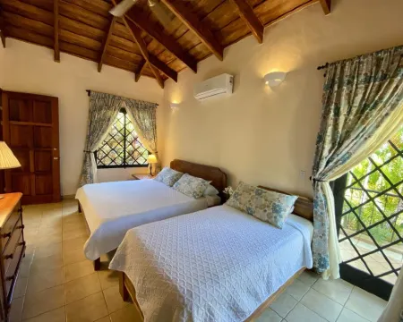 Beautiful Villa, Private Pool, Amazing Gardens! Walkable 5 Bedrooms Hotels in Puerto Carrillo