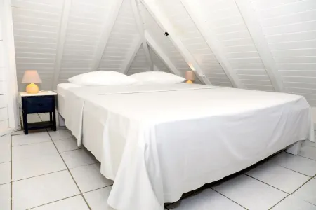 Gîte Myrtille, 1 Bedroom at Domaine de Marly, Rated  . Отели в г. Сент-Ан