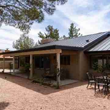 Modern Southwest Gem - Perfectly Placed for peace and play Hotel Exterior