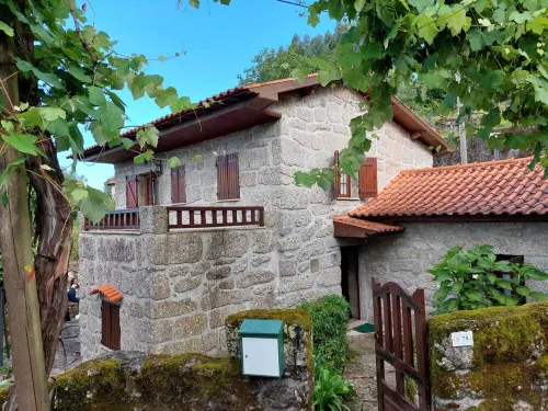 Casa das Camélias (Quinta dos Novos Canastros) Hotels in Anisso