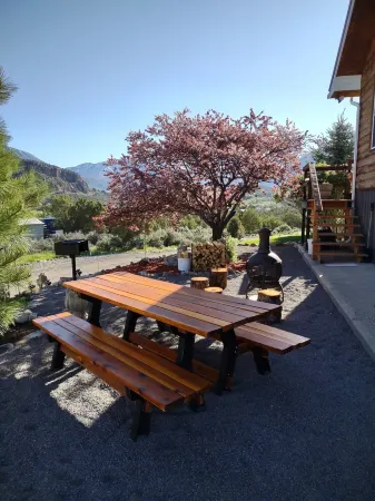 Blue Jay Inn Getaway with amazing views and wildlife