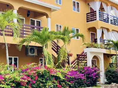 Chic Apartment in peaceful neighborhood close to beaches, shopping/entertainment Отели в г. 