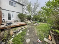 Cozy shared stay on the corner of Houde Drive.  호텔