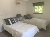2 BDR APARTMENT 10 MINUTES WALK FROM THE BEACH