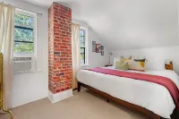 Private home steps away from the Big Dinosaur!