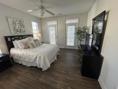 Fabulous One Bedroom/One Bath Fully Furnished Apt in Alpharetta Hotels near Ameris Bank Ampitheatre