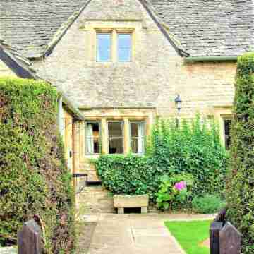 A Quaint Grade 11 Listed Detached Stone Cottage In Lower Slaughter with parking. Hotel Exterior