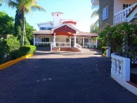 Fully Gated Family Compound Direct Ocean Front Pochomil Viejo住宿飯店