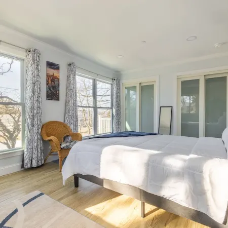 Modern 4BD/3BA w/Parking & deck & 29 min>NYC