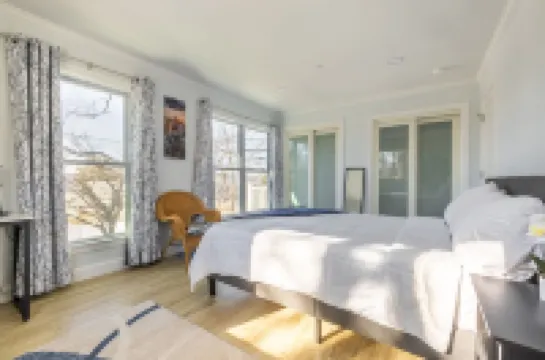 Modern 4BD/3BA w/Parking & deck & 29 min>NYC