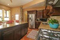 Charming 1 Bedroom: Bougainvillea Suite