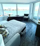 Spectacular Waterfront Executive Suite!