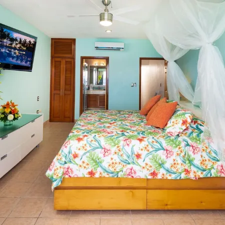 Relaxing Oceanfront 2BR Northshore Condo, Awesome snorkeling right in front!