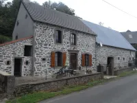 GITE sleeps 5, accessible from the side of the house. Free WIFI