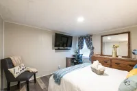 Cozy Pigeon Forge Suite • Hot Tub, Views & Near Dollywood - Honeycomb's Suite