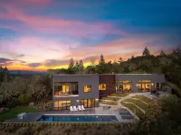 Wander Sonoma Vineyards w/ Pool, Workstations & Hot Tub – 4 Bedrooms, Sleeps 8