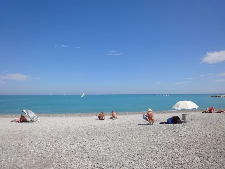 Lovely 2 person studio with terrace and garden in a villa in St Paul de Vence Отели рядом с достопримечательностью «Сен-Поль-де-Ванс»