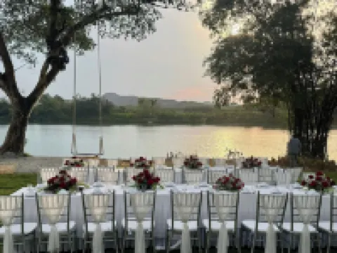 Va Riverside Retreat Hotels in Huong Thuy