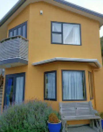 Cosy Self-contained Studio with Panoramic Views Hotels in 