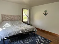 6 minutes to RaystownSynders Boat Launch. Room to park a boat. 40 miles to PSU!