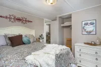 Great comfy house minutes to all that Asheville has to offer!