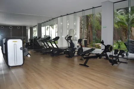 Beautiful Beach front Condo with pool and Espectacular ocean views