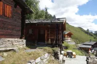 Beautiful chalet in 3918 Lauchernalp, Wiler, Valais Hotels in Raron