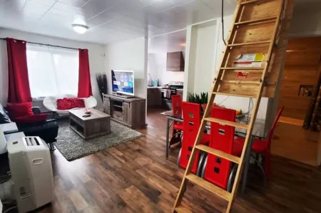 Updated  farm style Apt.  w/ loft minutes from Airport and Seattle