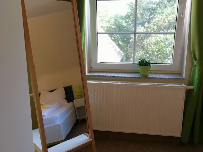 Ferienwohnung "Am Kutschenberg" Hotels in 