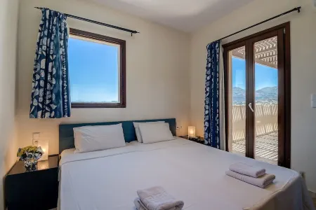 Makrigialos: Artemis holiday Villa with private swimming pool, sea view, Wifi Отели в г. Makris Gialos