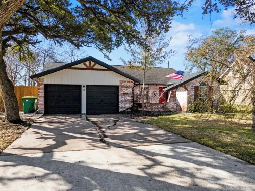 "Cozy Comforts of Home" Private POOL, 5 mins from Kemah Boardwalk & NASA
