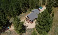Sunset Hideaway. Private 5 minute walk to lake. Hotels near Snow Bank Campground