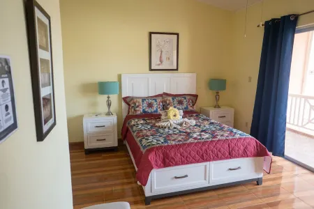 ISLAND PARADISE ON THE MARINA