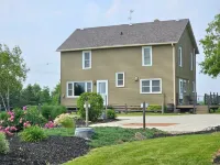 Wyatt's Country Home - King Bed! Các khách sạn ở Sheboygan