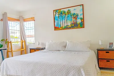 The Holiday Hub Close to Amenities and Beach View