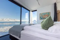 Private oceanfront paradise, northern lights immersion and wildlife Hotel a 