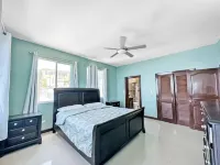 Family-sized villa- 5 mins from secluded beach! 10 mins from city centre!