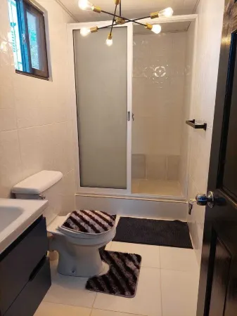 Modern One Bedroom Apt Central Location Отели рядом с Аэропорт Огл