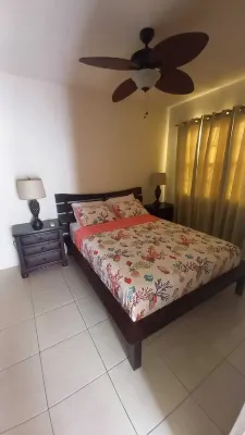 Holiday accommodation 1 minute walk to west coast beach! Hôtels à : 