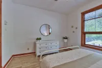 Enchanting condo overlooking Lac du Mont-Tremblant CITQ # 311589