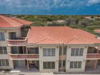 Your Palm Beach Getaway: Walk to Beach & Hotels