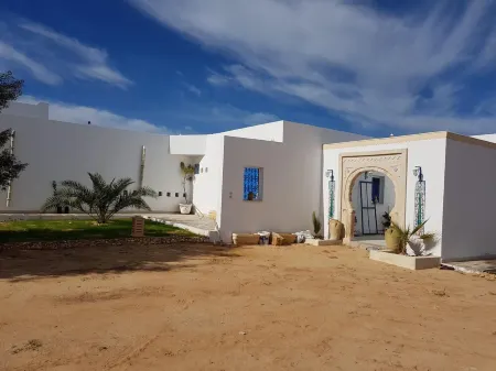 Grande Maison Meublée à Louer/6 Suites/piscine/grand Jardin /grande Capacité Отели в г. Меллита