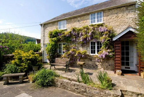 Sunbeam Cottage nestling in the heart of Branscombe village with a parking space Hotels in Seaton