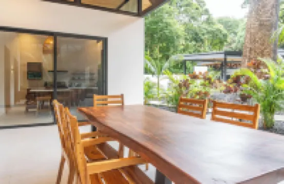 New Luxury Villa in central Guiones - walk to the beach, large pool & parking