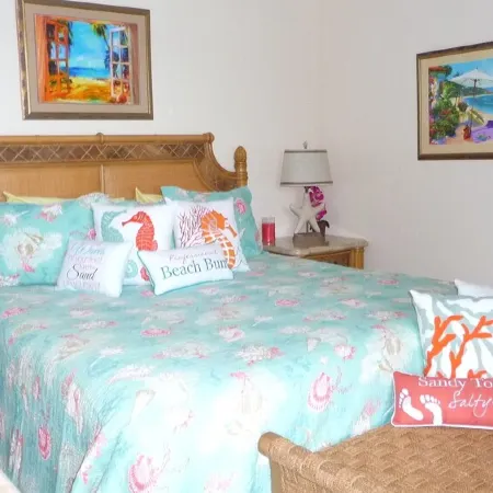 Prime Oceanfront, Remodeled St. Thomas 2BR/2BA Condo-Poolside, W/D, & Dining