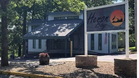 C206  Charming lakefront walk-in level condo! Отели в г. Осейдж-Бич