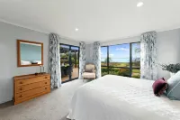 "Taha Moana" Step out the door onto the lake front Hotels in Kawaha Point